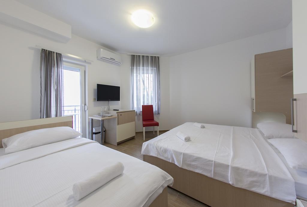 Guesthouse Villa Klara Baška Voda Kültér fotó